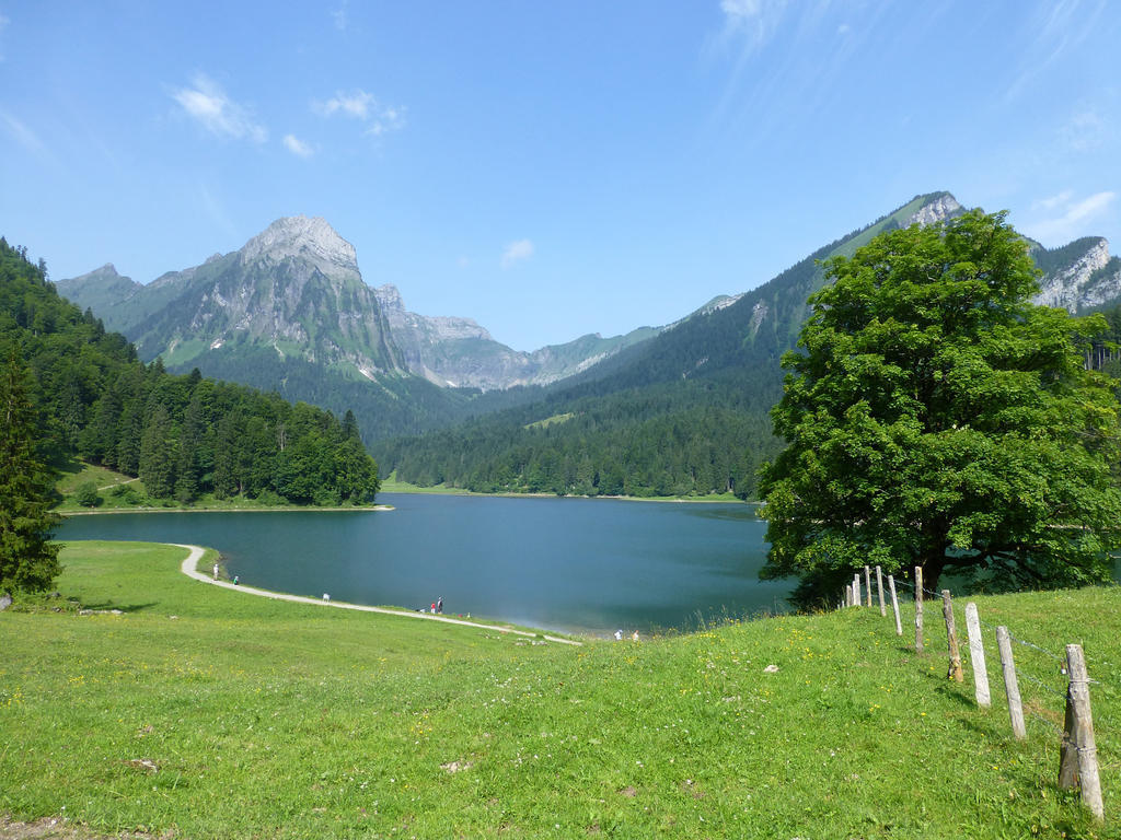 Berghotel Obersee Naefels Exterior photo
